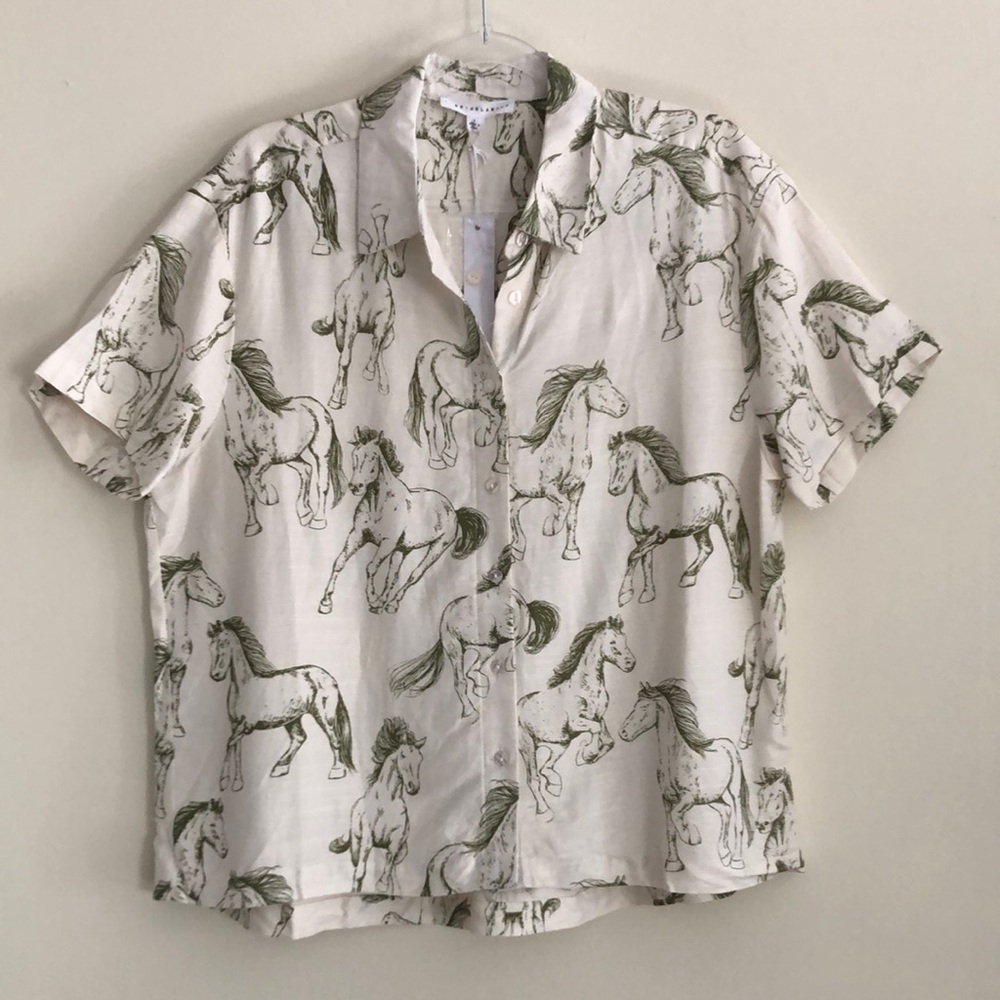 Jane & Delancey Women’s Cream Horse Print Shirt